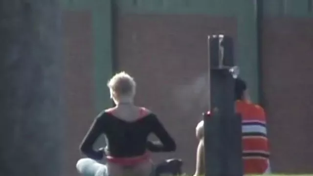 Gorące porno bez rejestracji Sexy dziewczyna pokaże zdjęcia erotyczne amatorki gorące ciało na podwórku.31.08.Dwa tysiące piętnaście