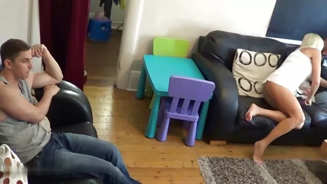 Gorące porno bez rejestracji Lin przytula Malone i Roberts zobaczył trzech darmowe zdjęcia erotyczne kobiet osób, trójkąt sex klasyczny